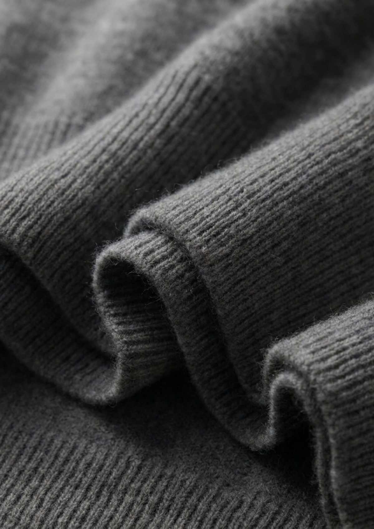 Enzo Camiseta Cachemira Gris de Menielle, detalle del puño