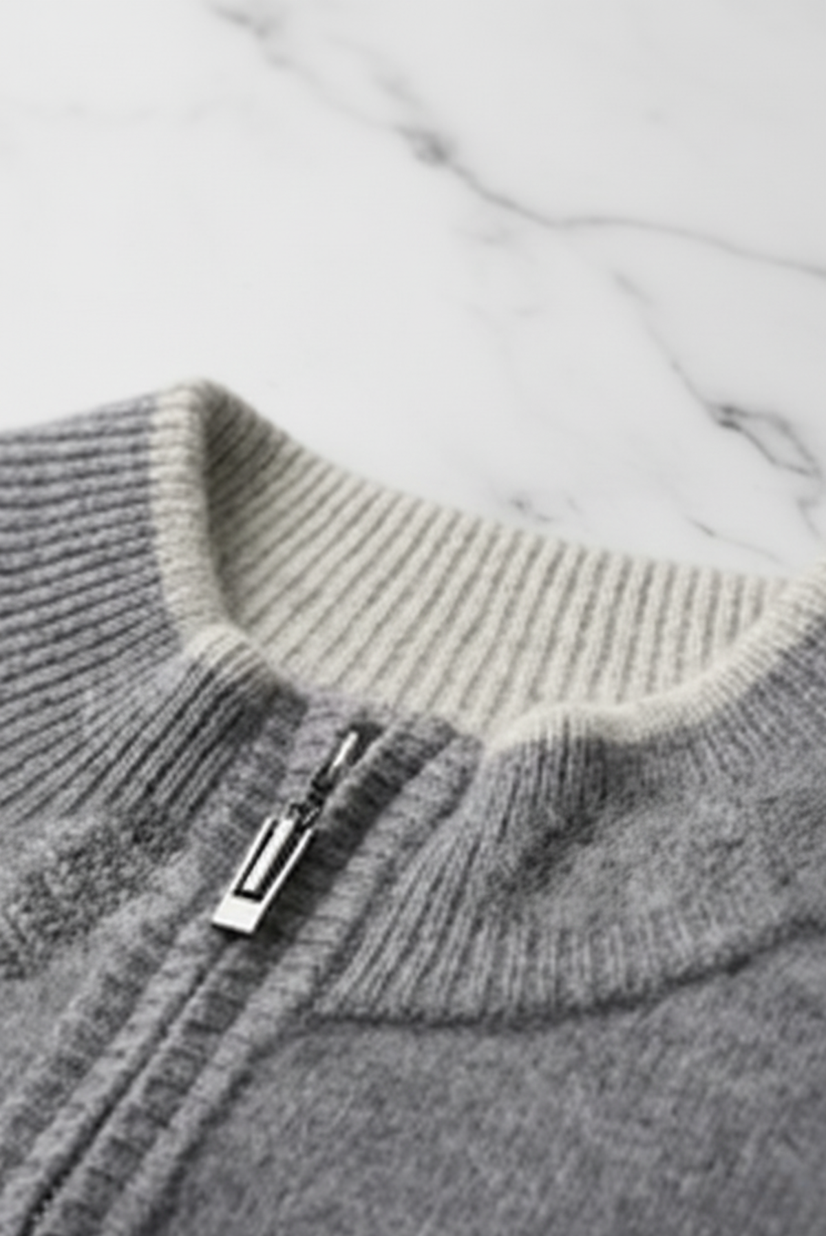 Dante Nocturne Conjunto Lana Merino Gris de MENIELLE, detalle