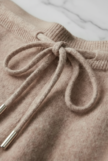 Dante Nocturne Conjunto Lana Merino Beige de MENIELLE, detalle