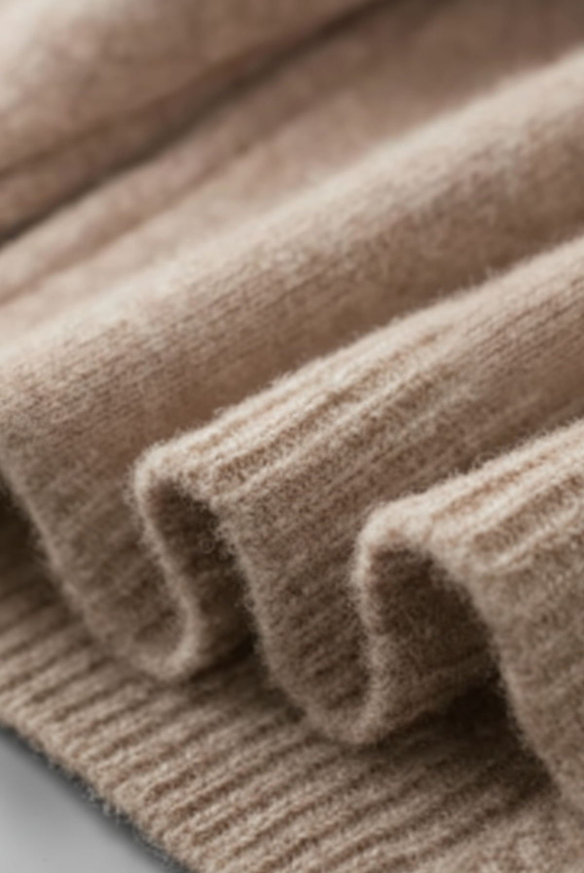 Dante Nocturne Conjunto Lana Merino Beige de MENIELLE, detalle