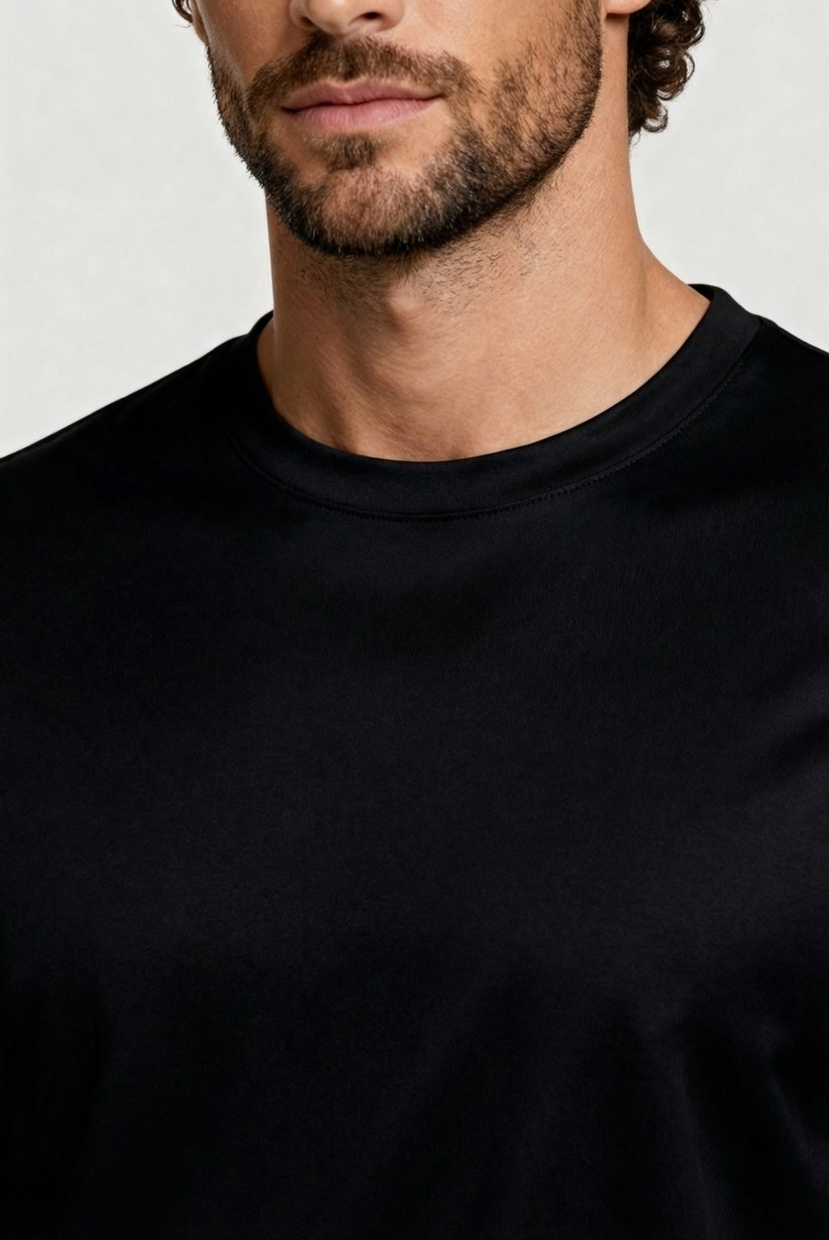 Marcello Camiseta Esencial Nero de MENIELLE, detalle