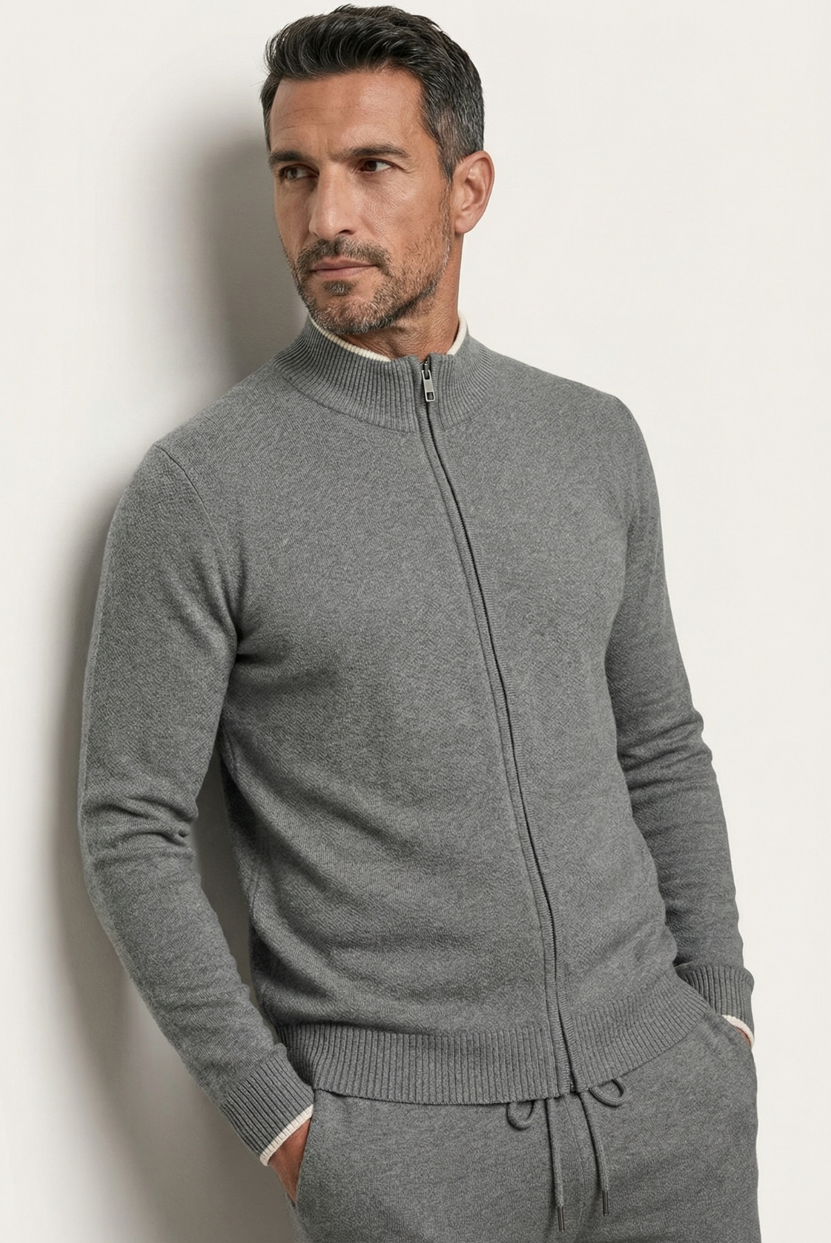 Dante Nocturne Conjunto Lana Merino Gris de MENIELLE, detalle