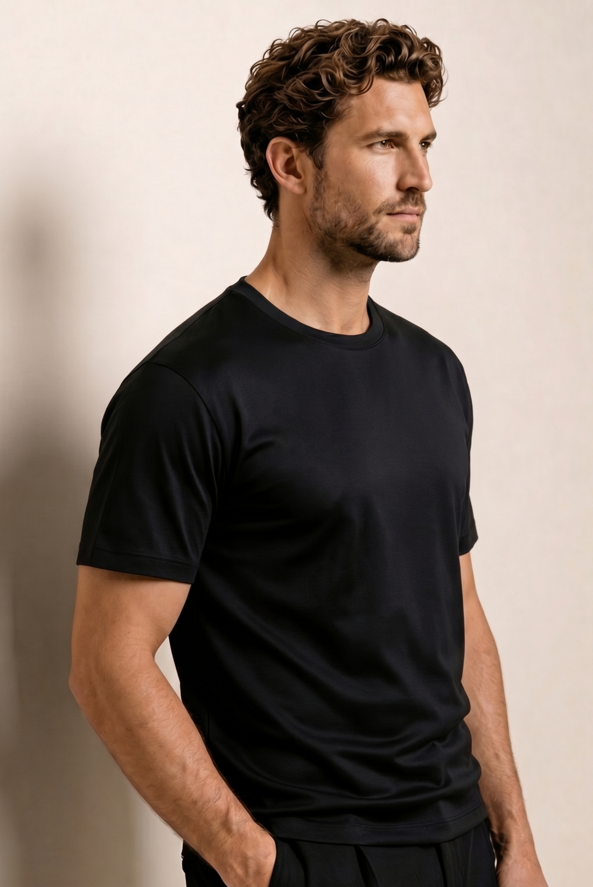 Marcello Camiseta Esencial Nero de MENIELLE, detalle