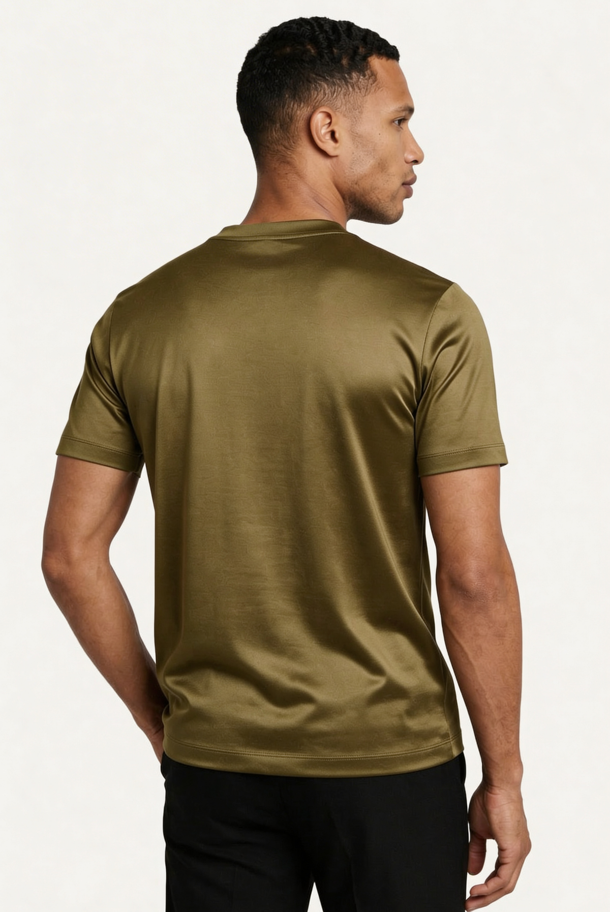 Marcello Camiseta Esencial Oliva de MENIELLE, detalle