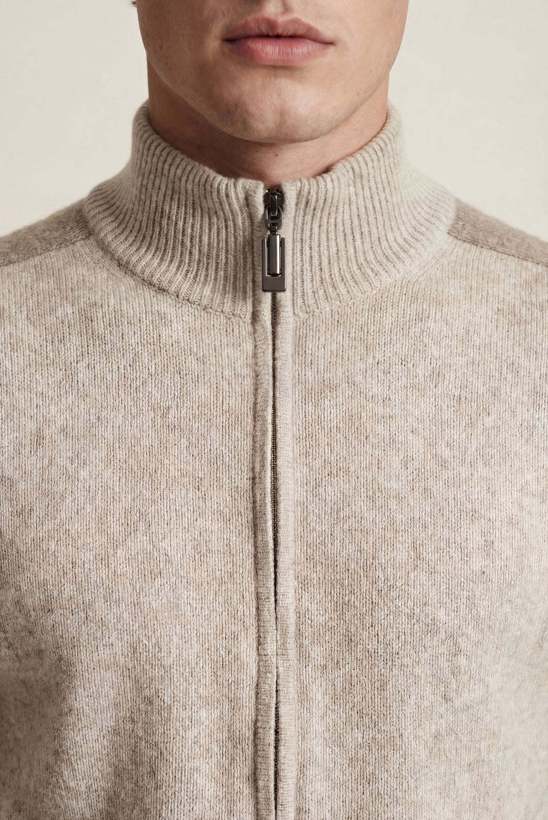 Bergamo Cárdigan Cachemira Beige de MENIELLE, detalle