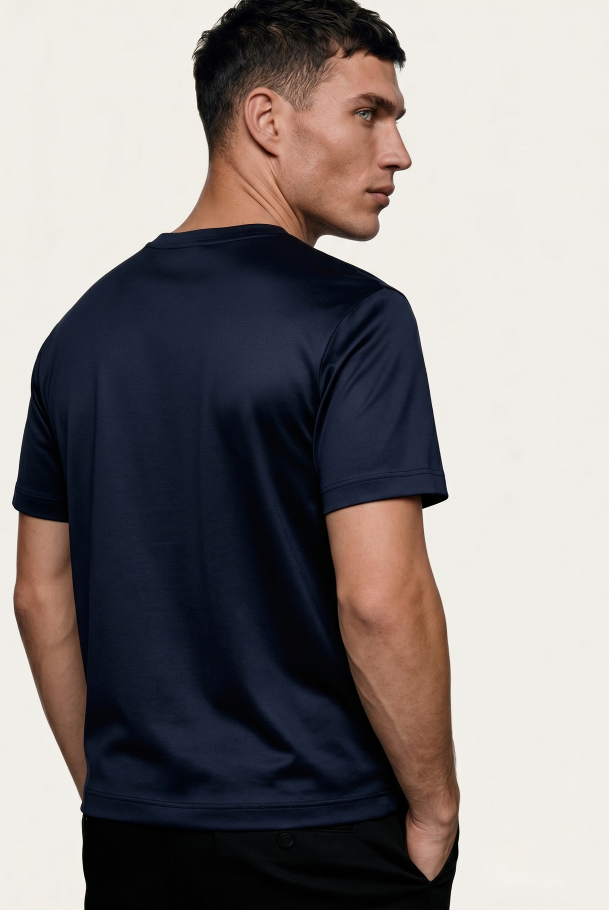 Marcello Camiseta Esencial Navy de MENIELLE, detalle
