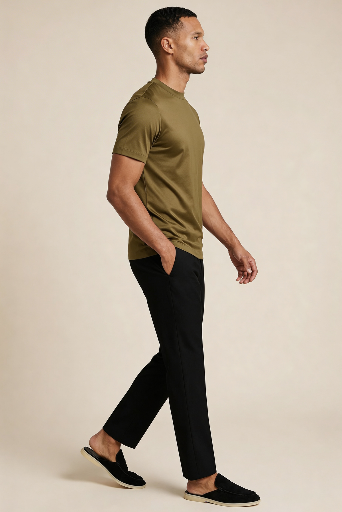 Marcello Camiseta Esencial Oliva de MENIELLE, detalle
