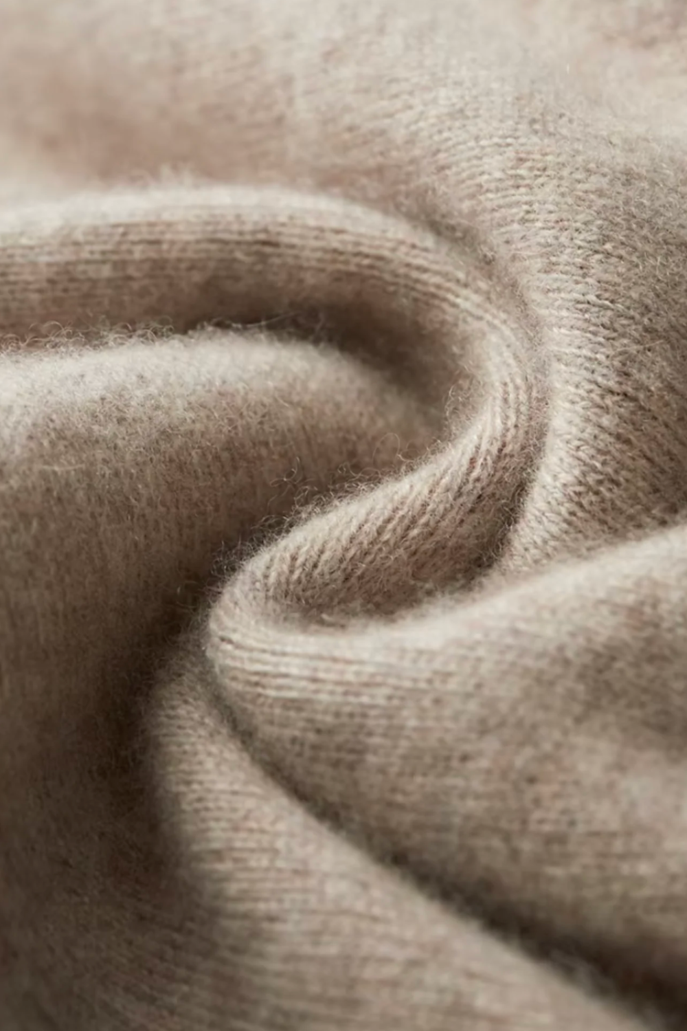 bruno close up merino wool beige