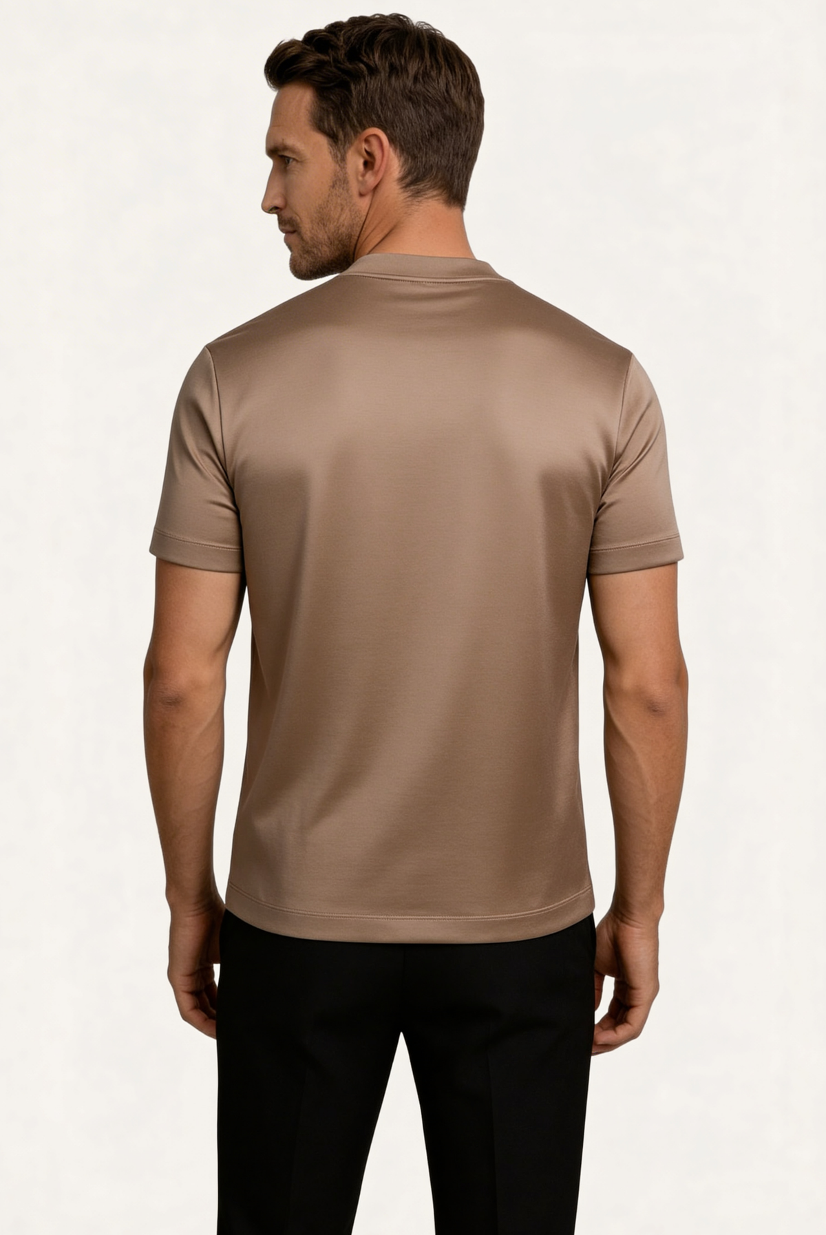 Marcello Camiseta Esencial Taupe de MENIELLE, detalle