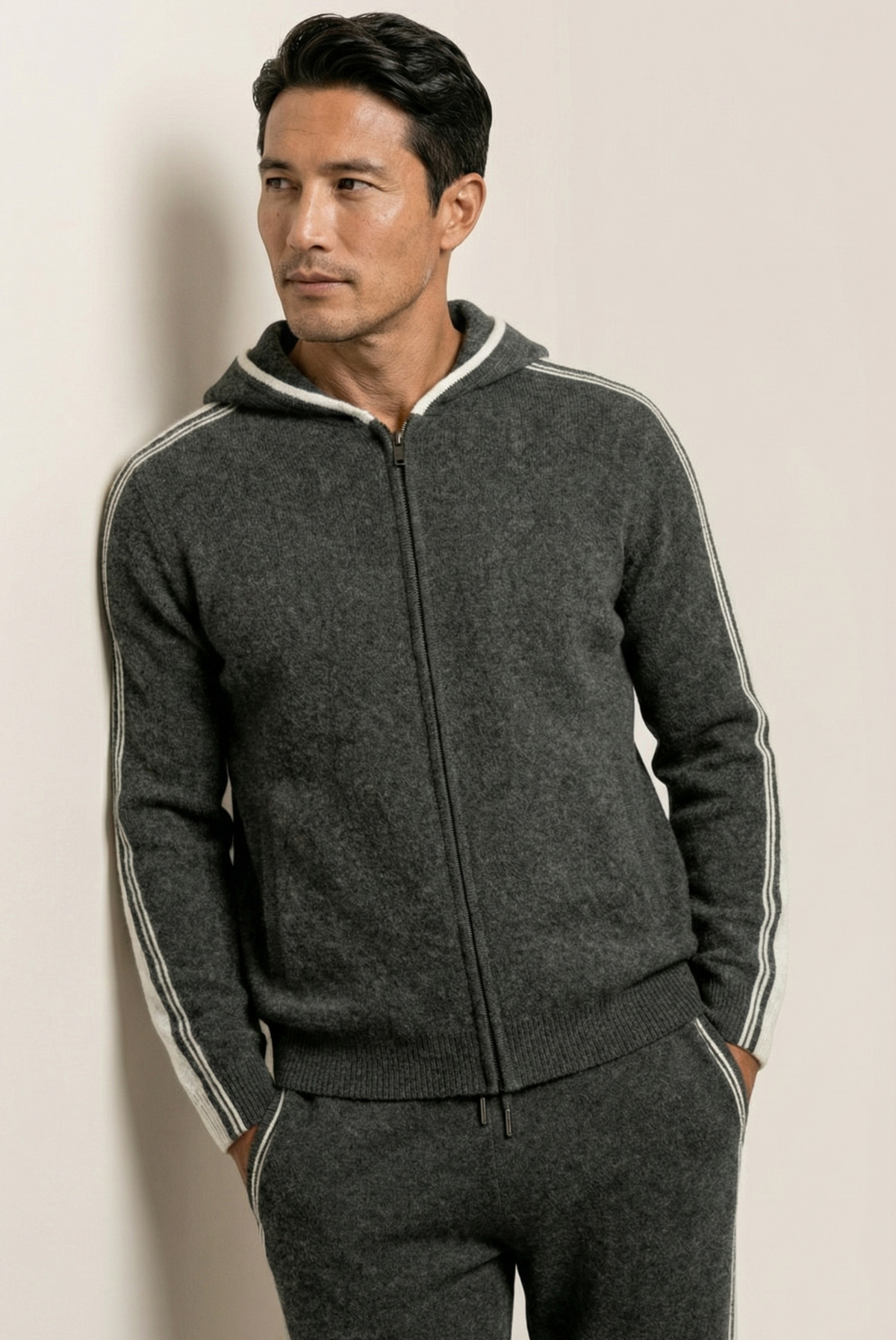 Dante Conjunto Lana Merino Gris de MENIELLE, detalle