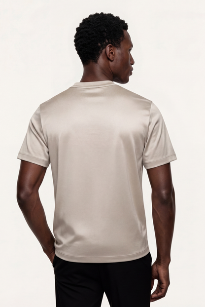 Marcello Camiseta Esencial Greige de MENIELLE, detalle