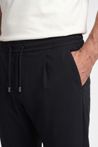 Verona Pantalón Negro de MENIELLE, detalle