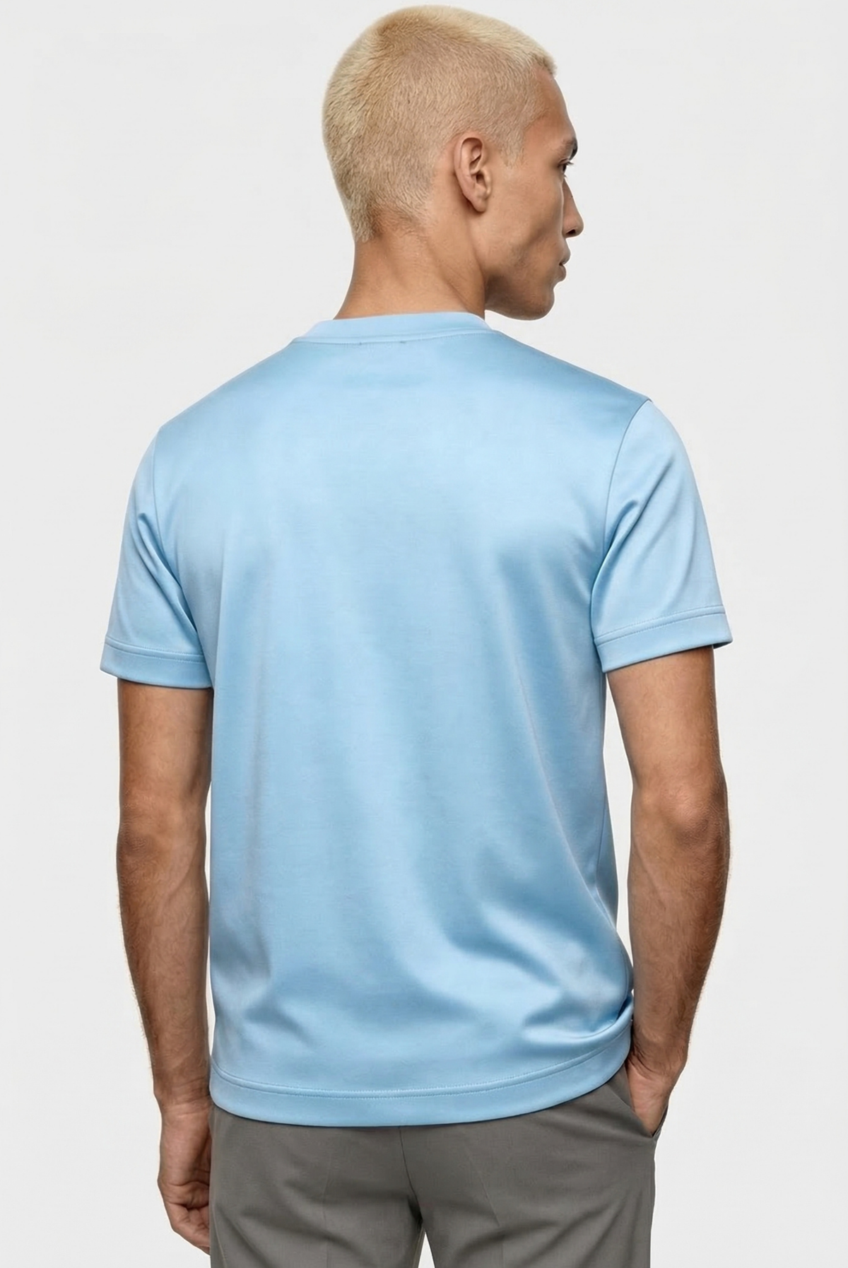 Marcello Camiseta Esencial Azul Océano de MENIELLE, detalle