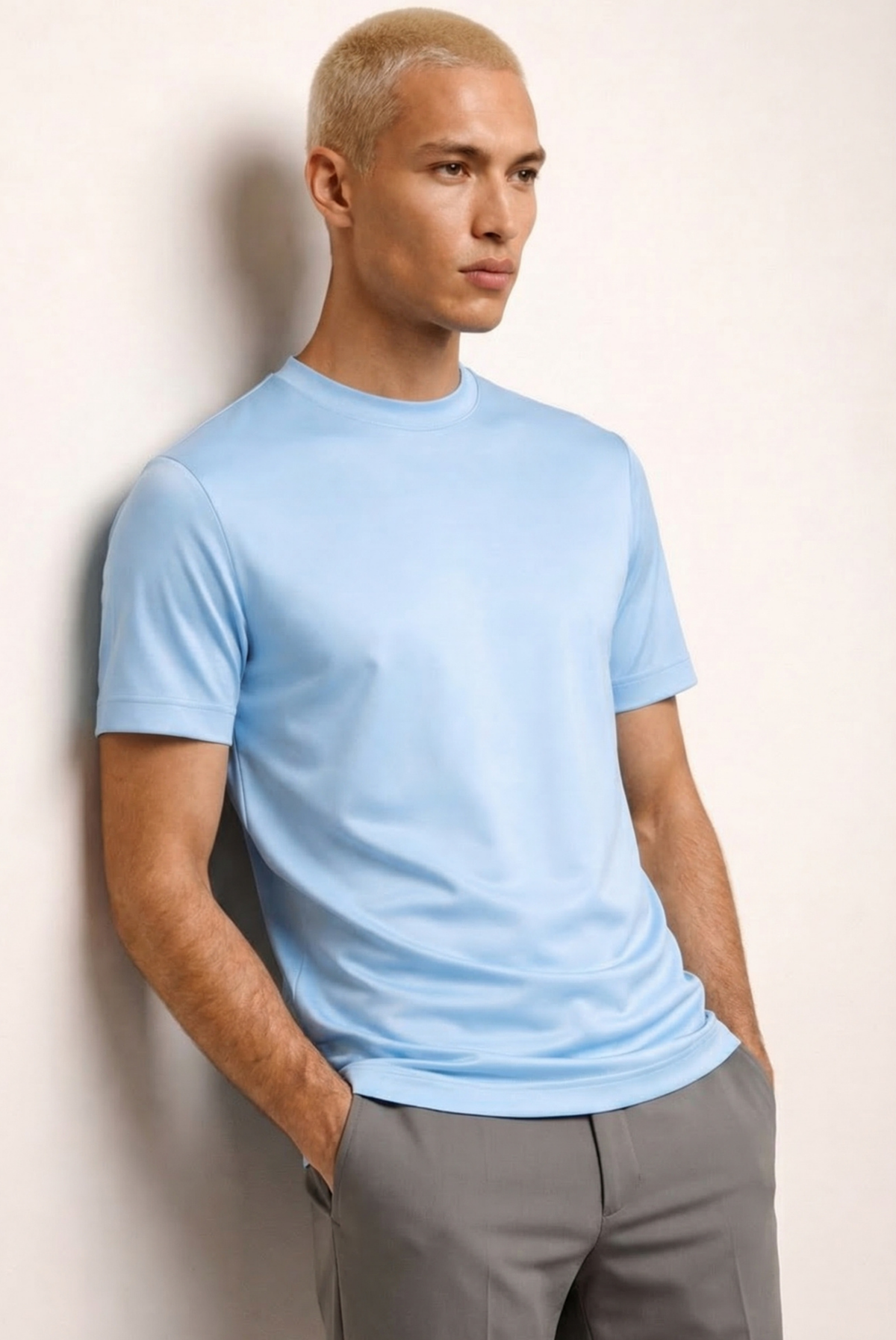 Marcello Camiseta Esencial Azul Océano de MENIELLE, detalle