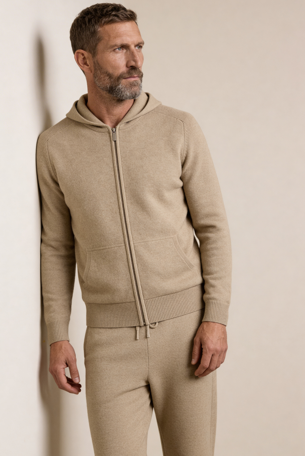Marzio Conjunto Cachemira Camel de MENIELLE, detalle