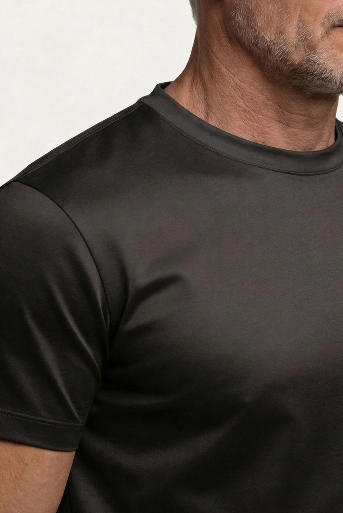 Marcello Camiseta Esencial Gris de MENIELLE, detalle