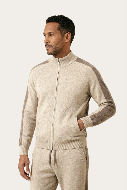 Marzio Conjunto Cachemira Beige de MENIELLE, detalle