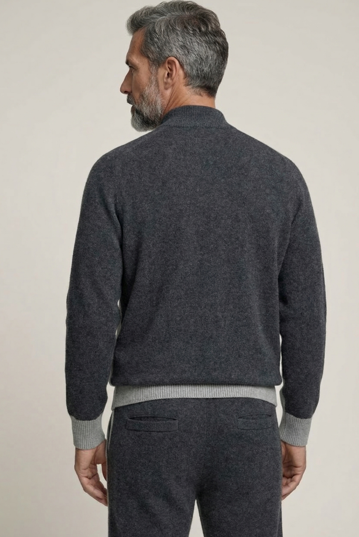 Marzio Conjunto Cachemira Gris de MENIELLE, detalle