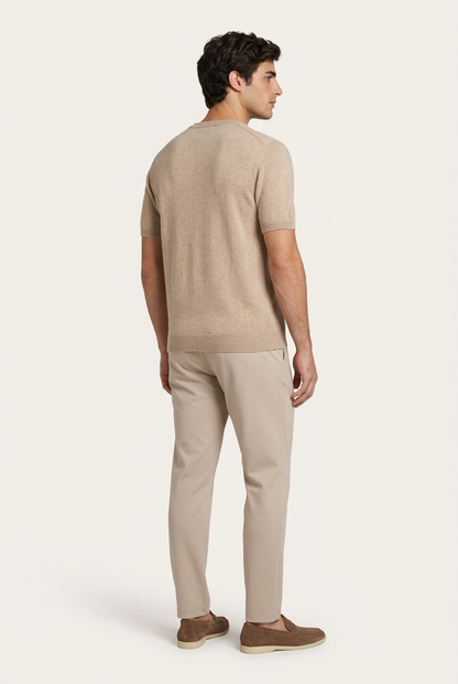 Enzo Camiseta Cachemira Beige de Menielle, vista posterior completa
