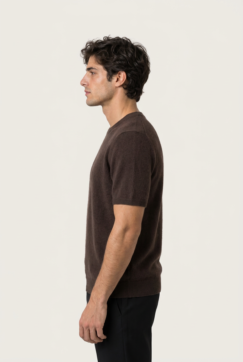 Enzo Camiseta Cachemira Cioccolato de Menielle, vista lateral