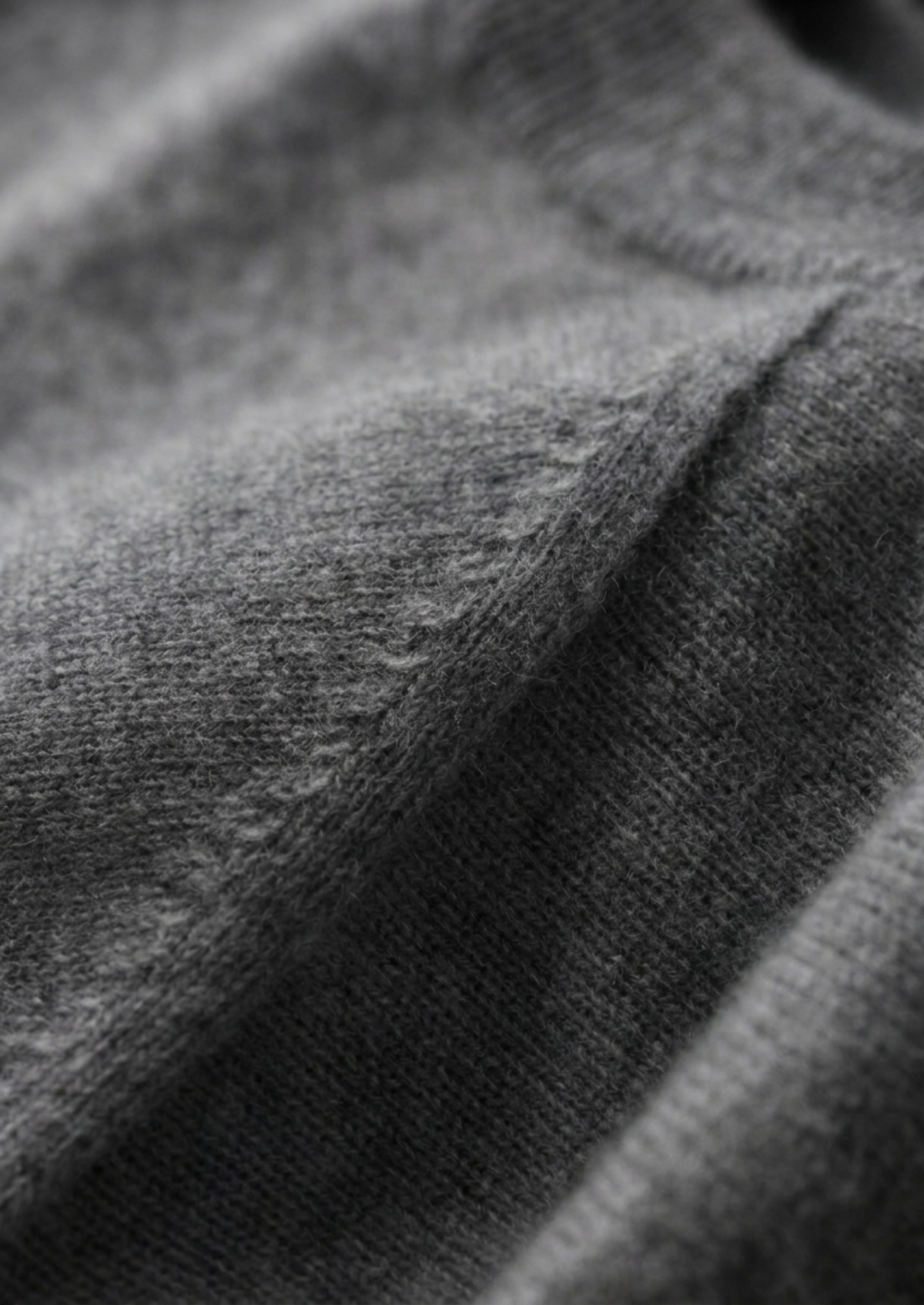 Enzo Camiseta Cachemira Gris de Menielle, detalle del tejido
