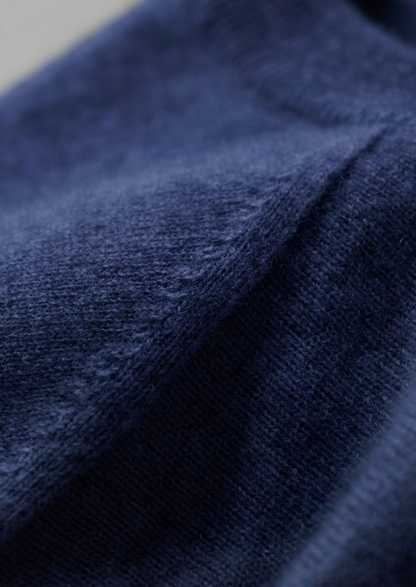 Enzo Camiseta Cachemira Navy de Menielle, detalle del tejido