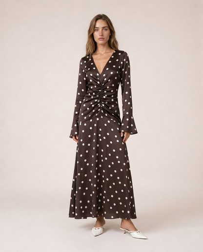 Livia vestido midi de lunares chocolate y crema visto de frente