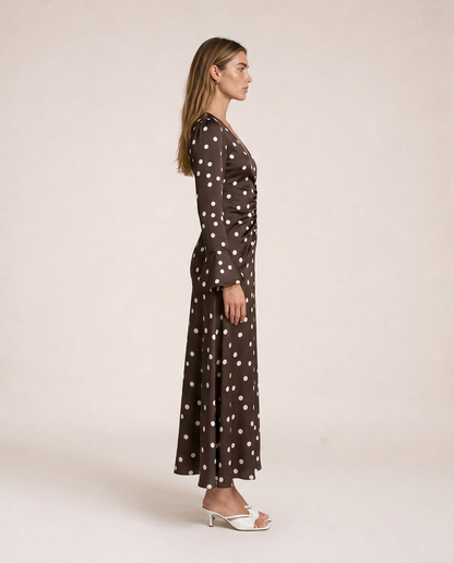 Livia vestido midi de lunares chocolate y crema visto de perfil