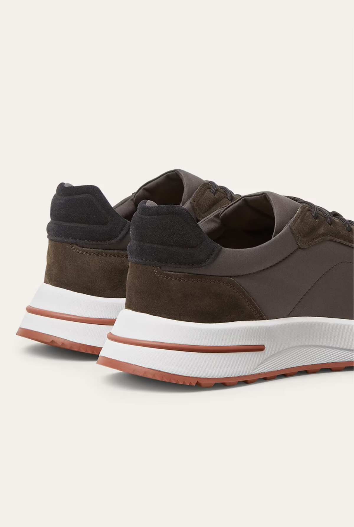 Enzo Sneakers Cioccolato de Menielle, vista trasera