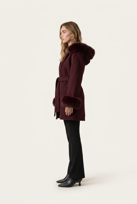 Selvana Abrigo Bordeaux de Menielle, vista lateral