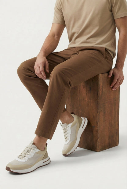 Taormina Sneaker Beige de Menielle, puesto por el modelo 2