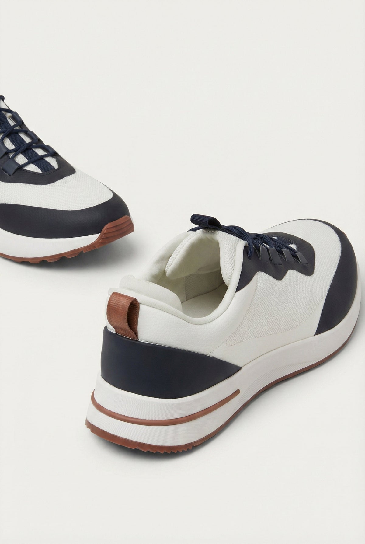 Taormina Sneaker Blanc Navy de Menielle, detalle talon dos