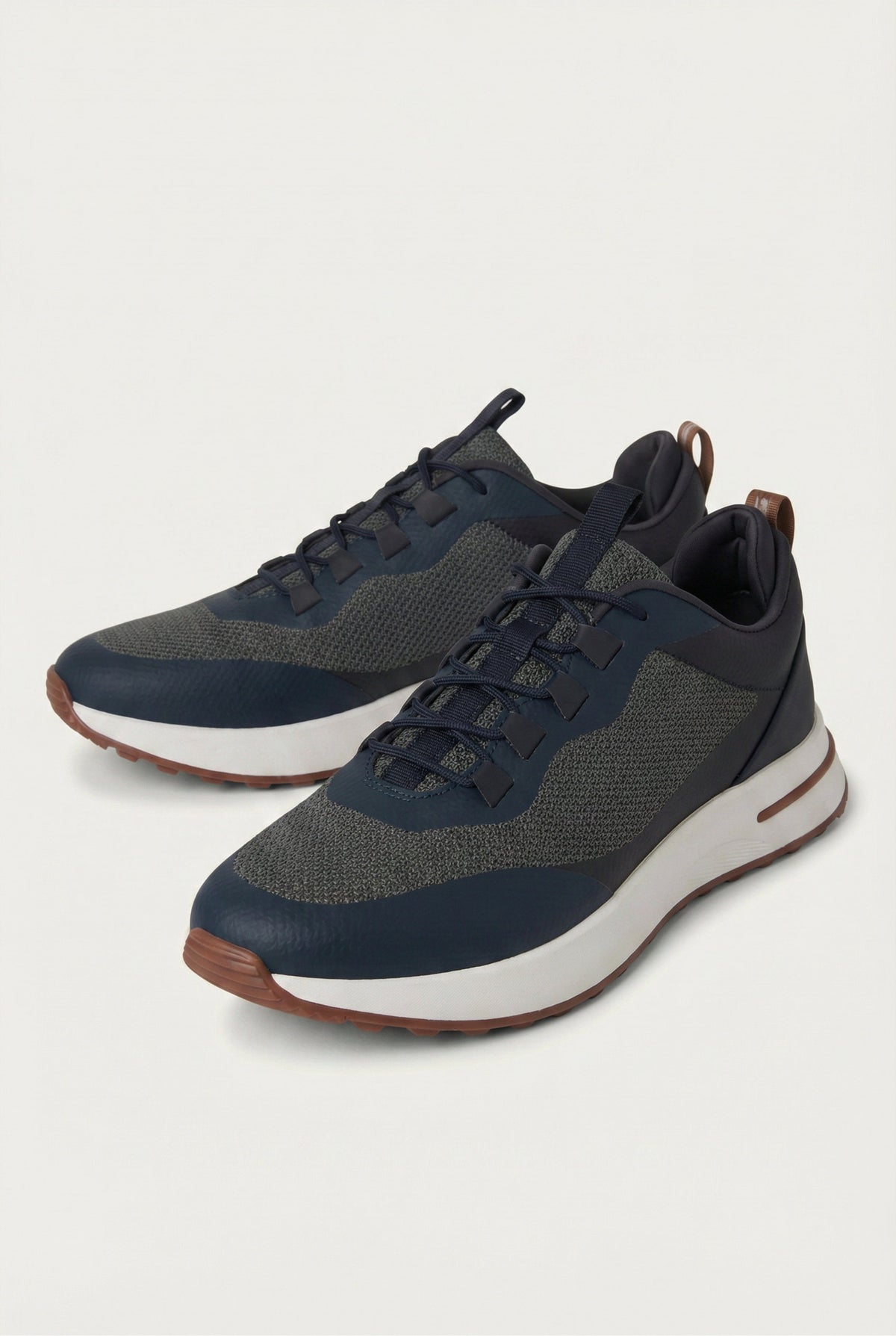 Taormina Sneaker Navy Gris de Menielle, tres cuartos frontal