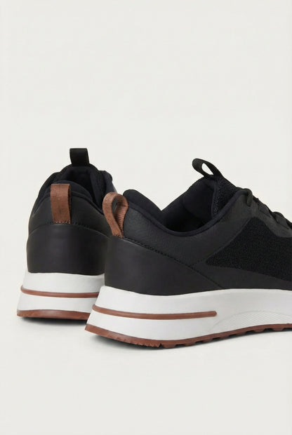 Taormina Sneaker Nero de Menielle, detalle talon