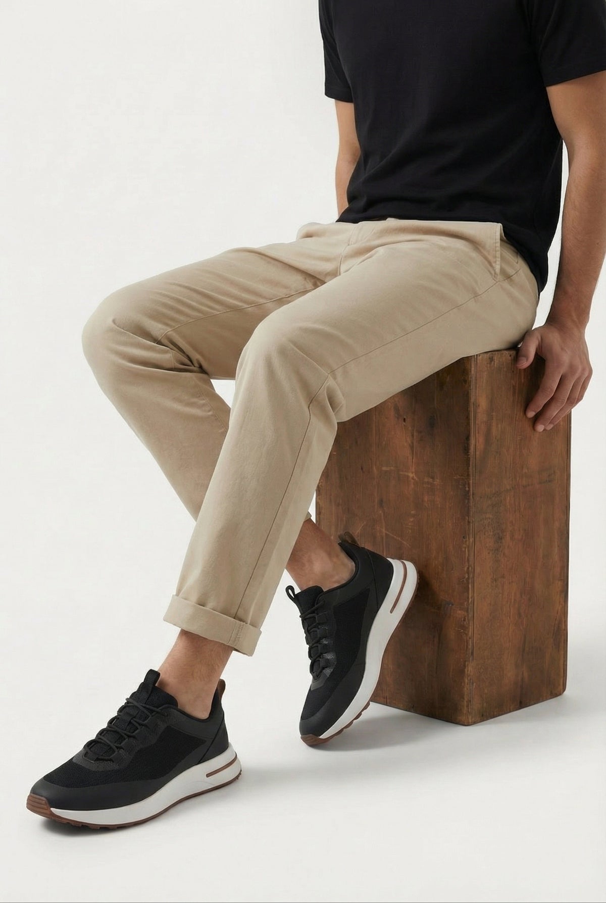 Taormina Sneaker Nero de Menielle, puesto por el modelo 1