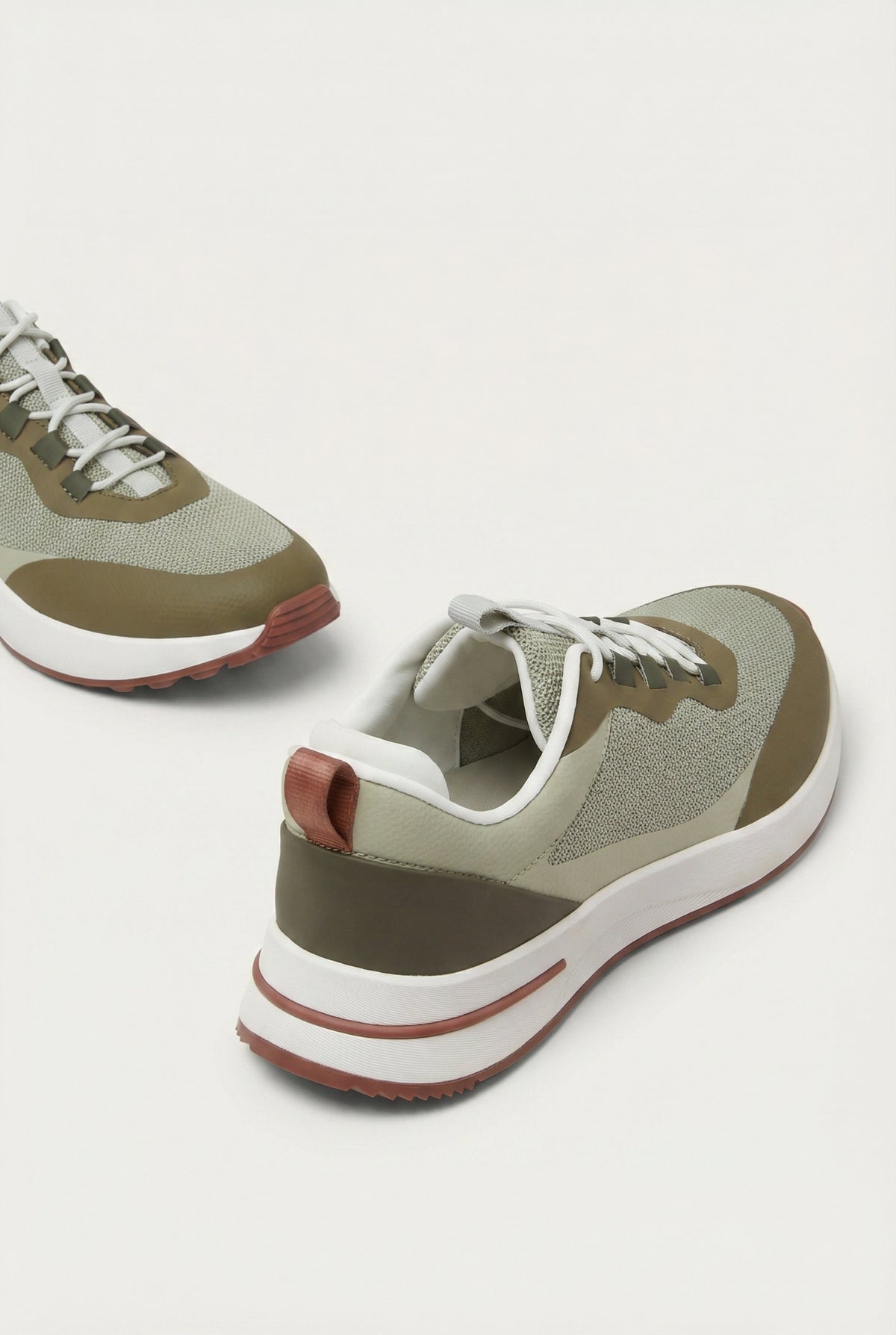 Taormina Sneaker Oliva de Menielle, trasera detalle