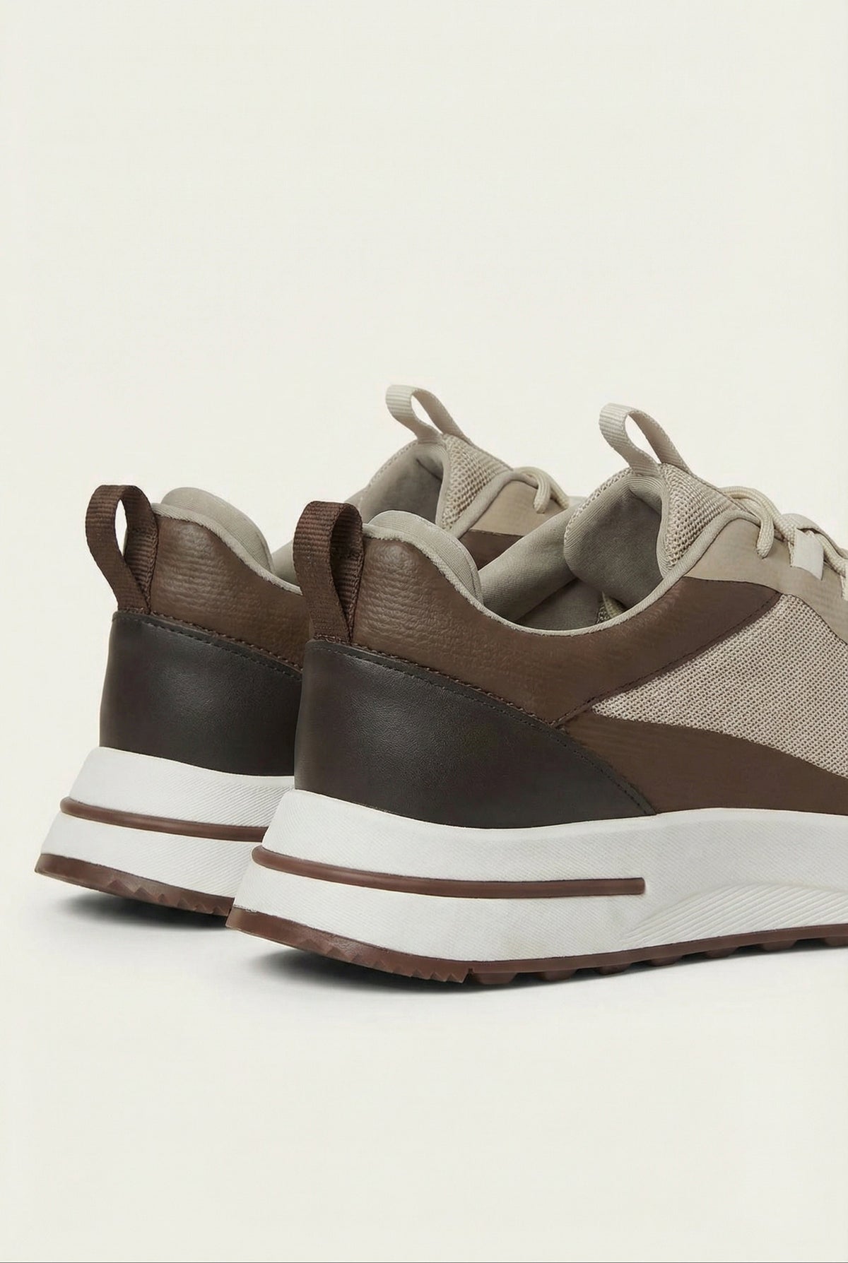 Taormina Sneaker Tostado de Menielle, detalle talon