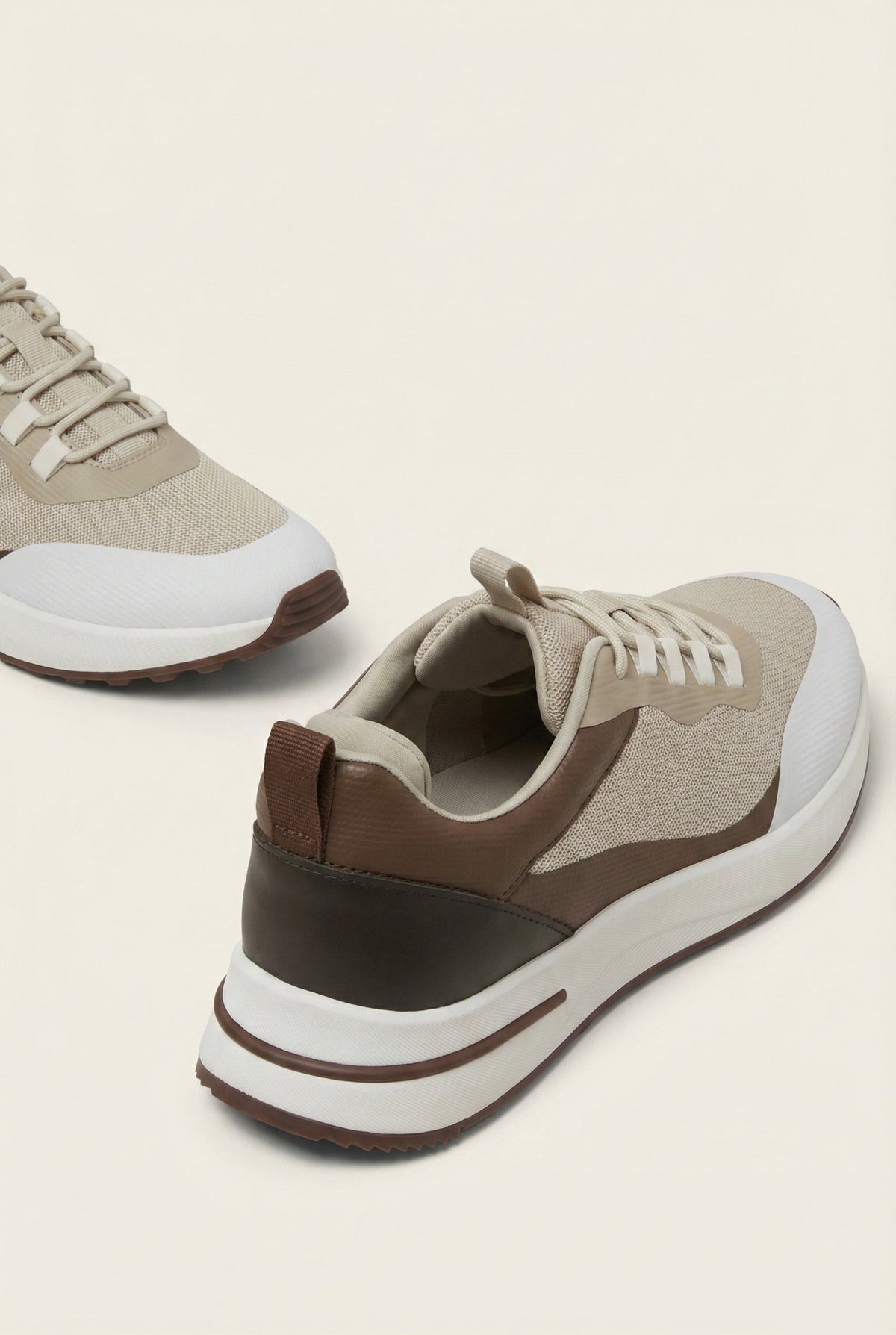Taormina Sneaker Tostado de Menielle, puesto por el modelo 1