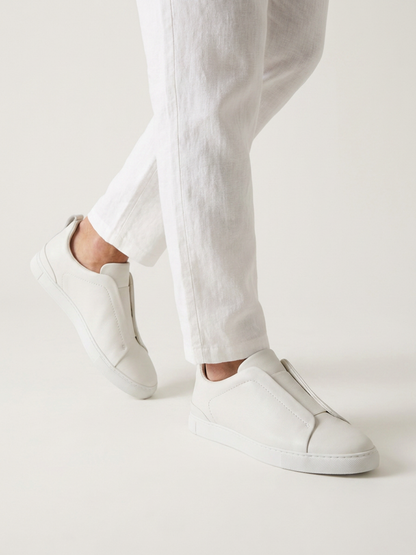 Vittorio Sneakers Blanc de Menielle, vista puesto caminando