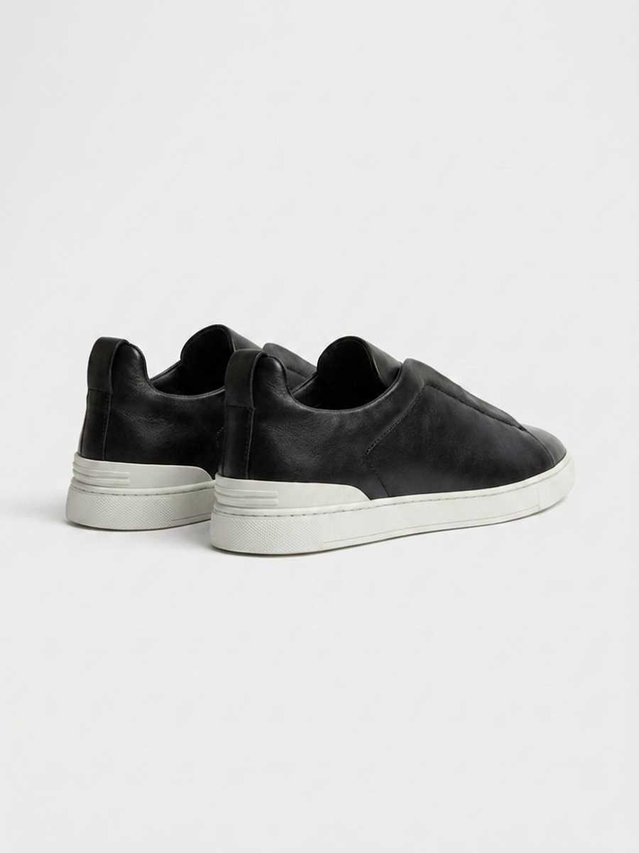 Vittorio Sneakers Nero Piel de Menielle, vista tres cuartos bajo